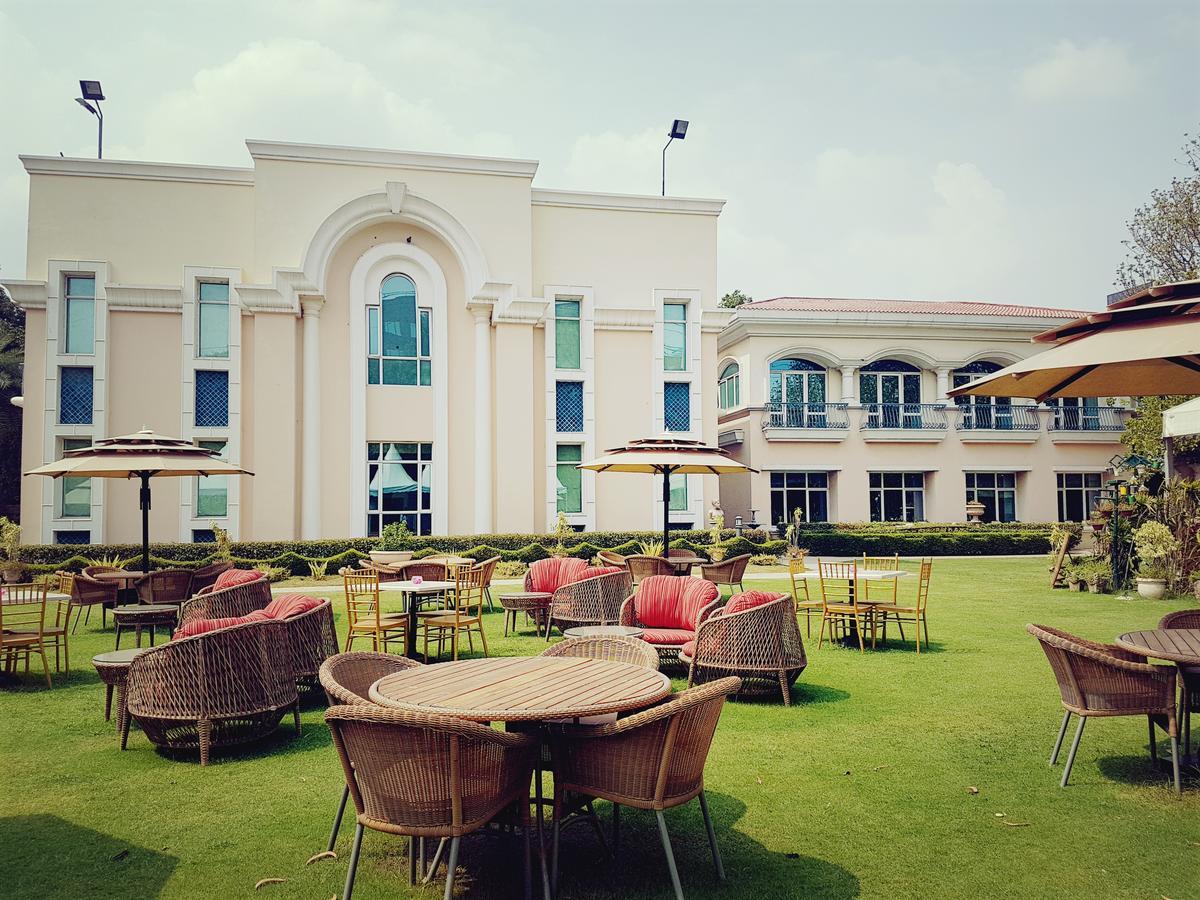 The Palms Town & Country Club - Resort Gurgaon Exteriör bild